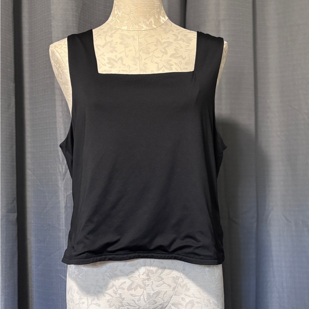 Madden NYC Chic Black Sleeveless Crop Top